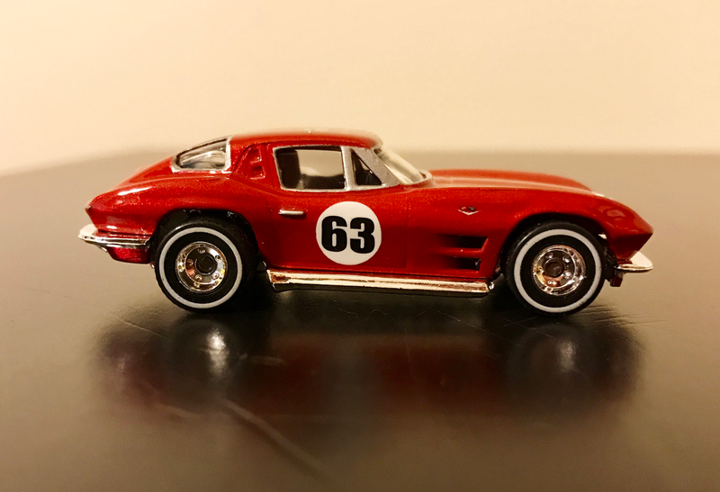 Illustration for article titled A Couple Little Red Corvettes